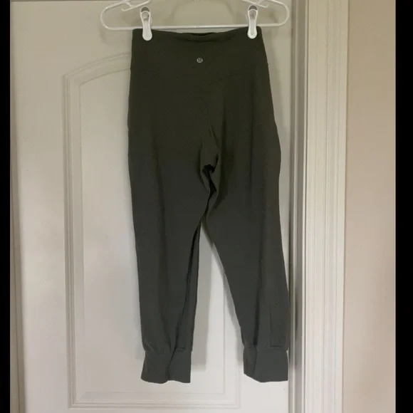 Lululemon Align Jogger Crop *23", Grey Sage, Size 4 - Picture 2 of 2